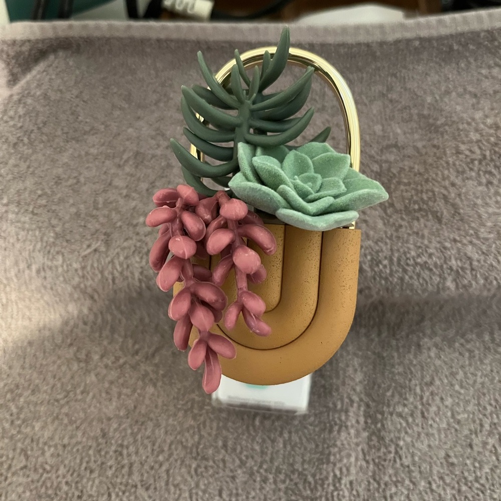 NWT - BBW Modern Succulent Wall Accent